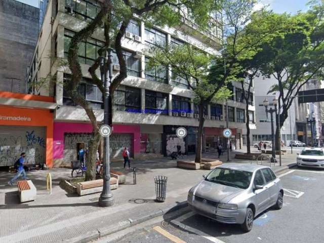 Loja 607m², 02 banheiros.  Excelente localização á 05 minutos andando para a estação do metrô Anhangabaú; Entre as Ruas 24 de Maio, Dom Jose de Barros