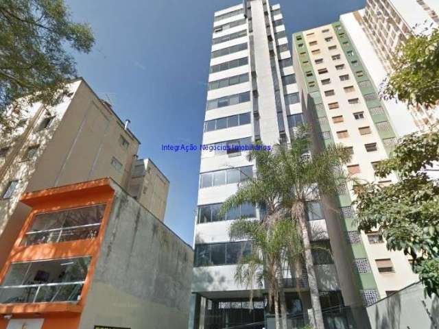 Conjunto Comercial 37m²,  02 banheiros e 01 vaga de garagem.  Condomínio com portaria, segurança e recepção.  Excelente localização