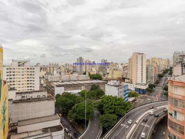 Apartamento  34m², 01 dormitório e 01 banheiro.  Condomínio com portaria e segurança.  Excelente localização