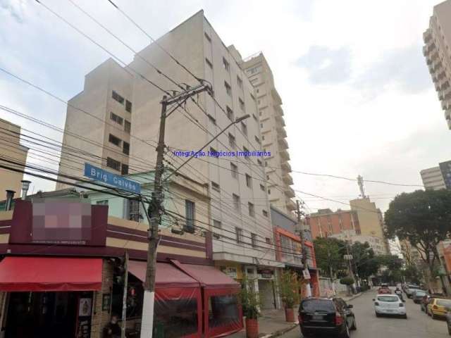 Apartamento 42m², 01 dormitório e 01 banheiro.  Condomínio com segurança e portaria.  Excelente localização.