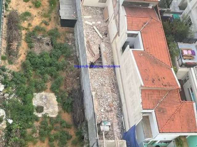 Terreno 1.012m² Total e 20m² Frente.  Excelente localização entre as Ruas Turiassu, Traipu e Doutor Cândido Espinheira; Próximo da Estação do Metrô