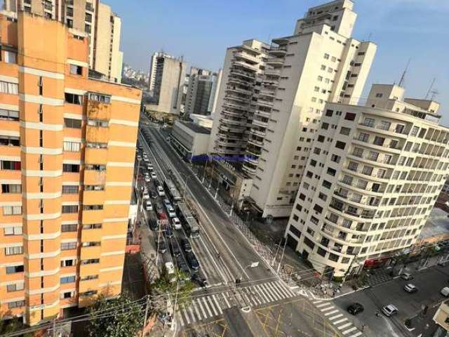 Apartamento Studio 34m², 01 dormitório, 01 banheiro e 01 vaga na garagem.  Condomínio com Segurança e Portaria.  Excelente localização