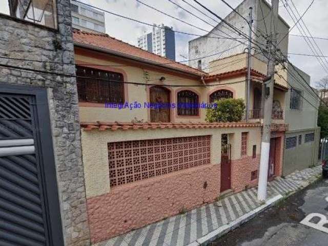 Casa 220m², 03 dormitórios, 03 banheiros e 02 vagas na garagem.  Excelente localização  entre as Avenidas Lacerda Franco, Lins de Vasconcelos