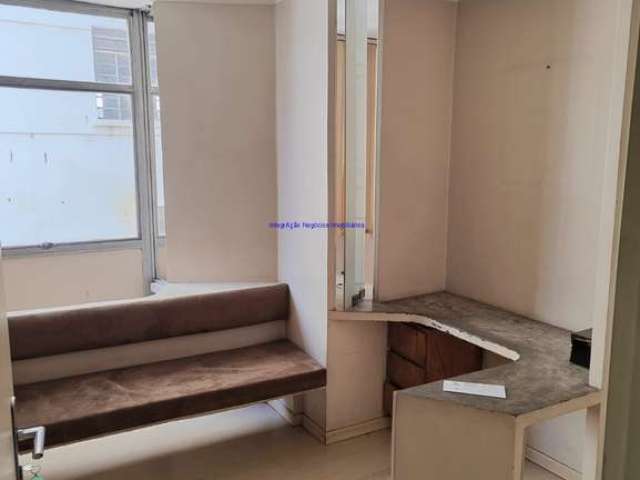 Conjunto Comercial 35m², 01 sala, 01 e 01 banheiro.  Condomínio com Portaria e Segurança.  Excelente localização, á 4 minutos andando para a Estação