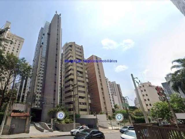 Conjunto Comercial 46m², 02 banheiros e 01 vaga de garagem.  Condomínio com recepção, segurança e elevadores.  Excelente localização