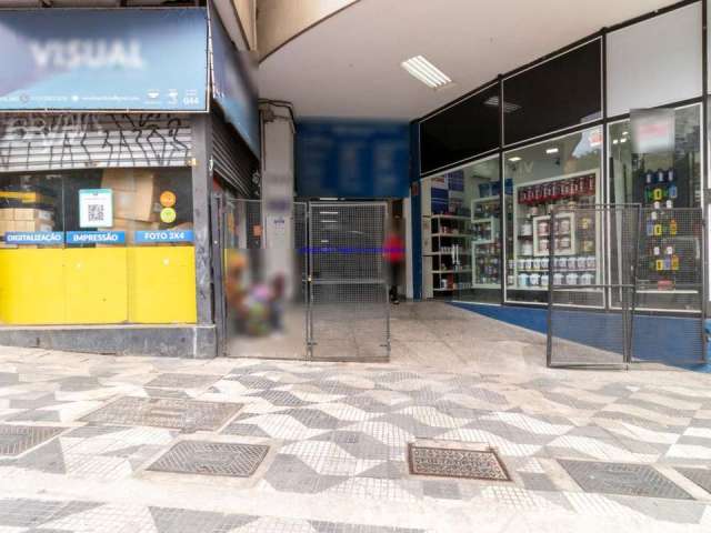 Loja 31m² e 01 banheiro.  Excelente localização á 1 minuto andando para a estação do metrô São Bento; Entre a Rua São Bento  e  Avenida São João.