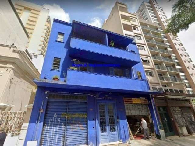 Apartamento 160m², 03 dormitórios e 02 banheiros.   Condomínio e portaria.  Excelente localização á 7 minutos andando para a estação do metrô