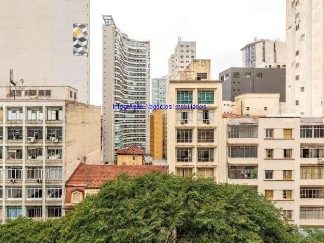 Apartamento 238m², 04 dormitórios (sendo 01 suíte) e 04 banheiros.  Condomínio com portaria e segurança.  Excelente localização