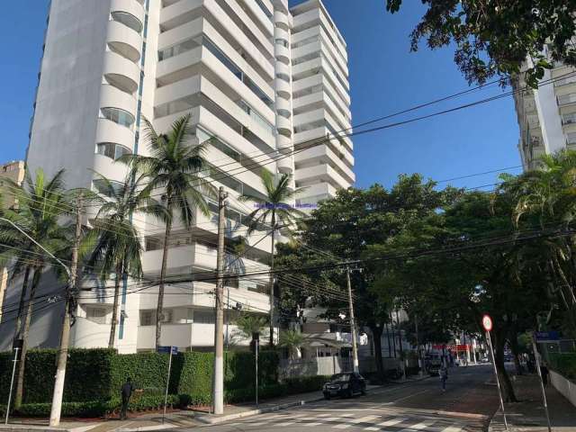 Apartamento 134,08m², 04 dormitórios (sendo suítes), 05 banheiros e 03 vagas na garagem.  Condomínio com portaria, segurança, piscina, churrasqueira,