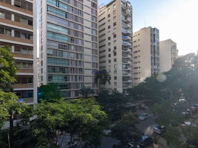 Apartamento 120m², 03 dormitórios (sendo 01 suíte), 03 banheiros e 01 vaga na garagem.  Condomínio com portaria, segurança, piscina,  churrasqueira