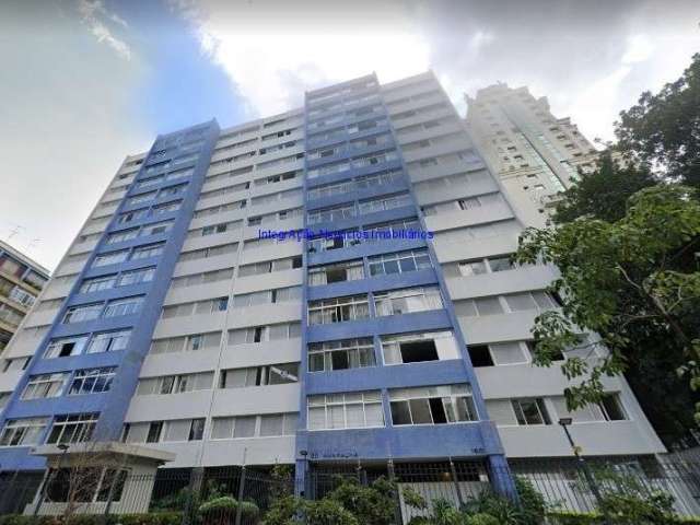 Apartamento 130m², 03 dormitórios (sendo  01 suíte), 02 banheiros e 01 vaga na garagem.  Condomínio com portaria e segurança.  Excelente localização