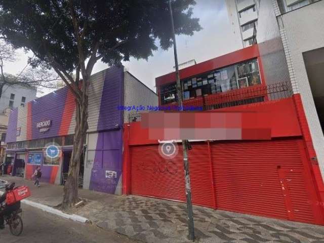 Prédio Comercial  893m², 04 banheiros e 12 vagas na garagem; Possui 3 pavimentos.  Excelente localização á 3 minutos andando para a estação do metrô