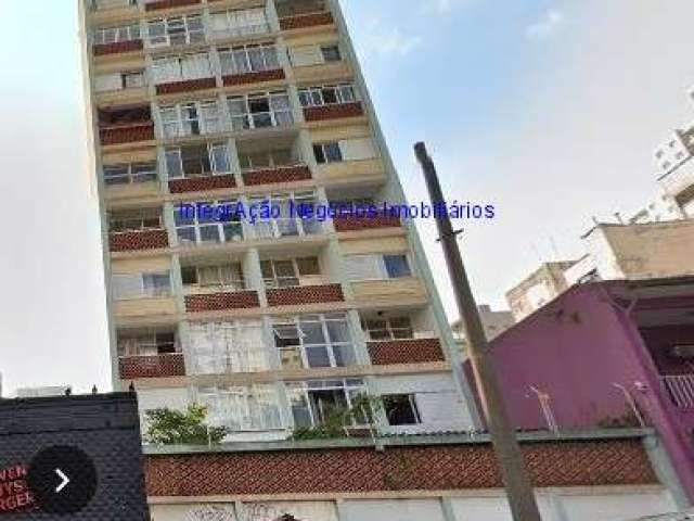 Apartamento 180m², 03 dormitórios e  02 banheiros.  Condomínio com portaria, segurança 24hrs.  Excelente localização