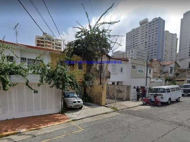 Sobrado Comercial 118m², 01 banheiro e 01 vaga de garagem .  Excelente localização  entre as Ruas Professor João Martinho e  Tutóia.