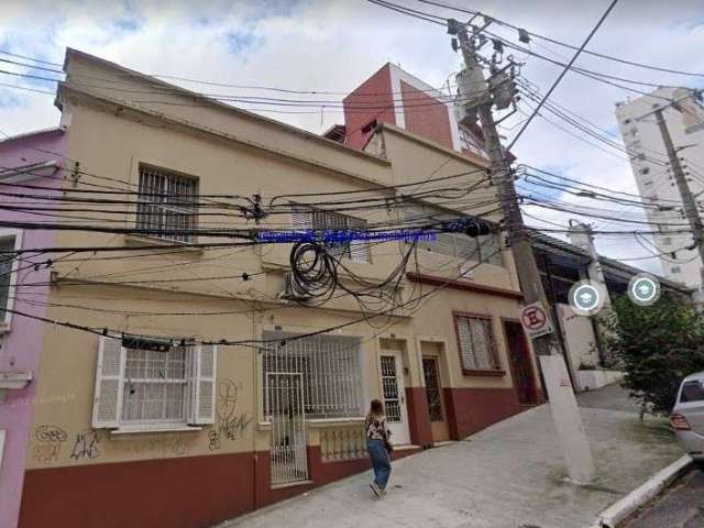 Casa Comercial 127m² e 01 banheiro.  Excelente localização á 2 minutos andando para a estação do metrô Vergueiro; Entre as Ruas  Doutor Felix