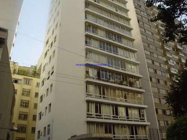 Apartamento 320m², 04 dormitórios (sendo 03 suítes), 04 banheiros e 02 vagas na garagem.  Condomínio com portaria, segurança 24hrs, piscina