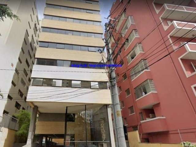 Conjunto Comercial 96m², 01 banheiro e 02 vagas na garagem.  Condomínio com recepção.  Excelente localização entre as Alamedas Sarutaiá