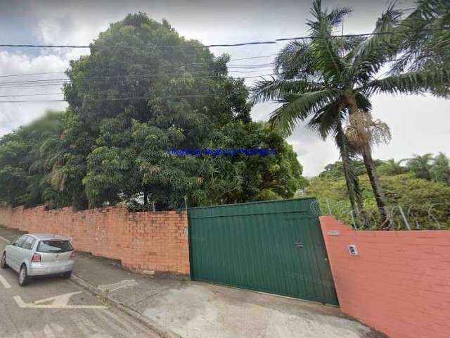 Terreno  13.786.00m².  Excelente localização entre as Ruas Xavier de Toledo e Avenida José Joaquim  de Lacerda.