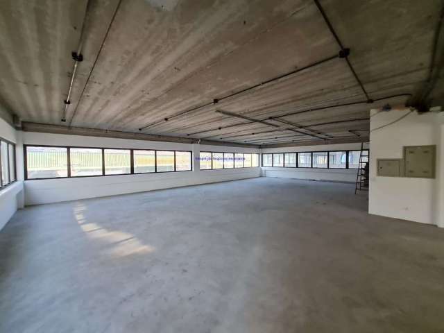 Conjunto Comercial 356m², 06 banheiros e 08 vagas na garagem.  Condomínio com recepção e segurança 24hrs.  Excelente localização