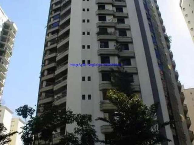 Apartamento 181m², 04 dormitórios (sendo 03 suítes), 05 banheiros e 03 vagas na garagem.  Condomínio com portaria, segurança 24hrs, piscina.