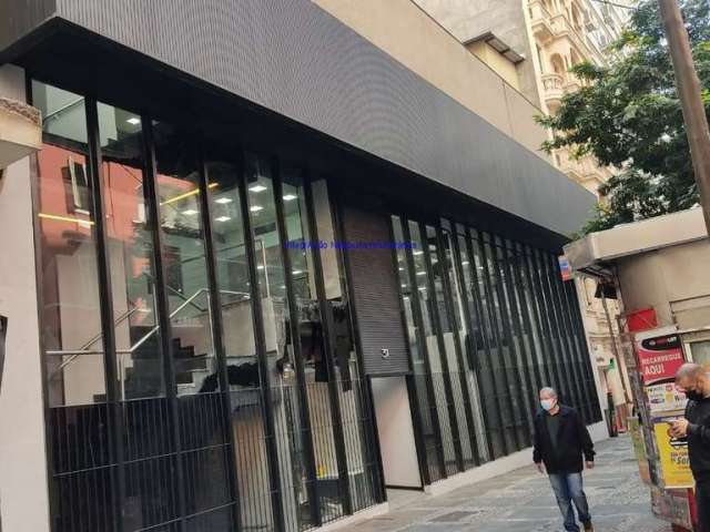 Prédio Comercial 1.100m², 1º Andar: vão livre escada na frete e fundos e elevador; 2º pavimento: laje de cobertura, escada no fundo; casa de máquinas