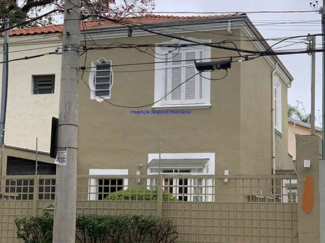 Sobrado Residencial 180m², 02 dormitórios e 02 banheiros.   Excelente localização entre as Ruas Sampaio Vidal, Capitão Antônio Rosa e Capitão Prudente