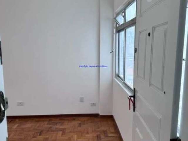 Apartamento 69m², 02 dormitórios, 02 banheiros e 01 vaga na garagem.   Condomínio com portaria.  Excelente localização.