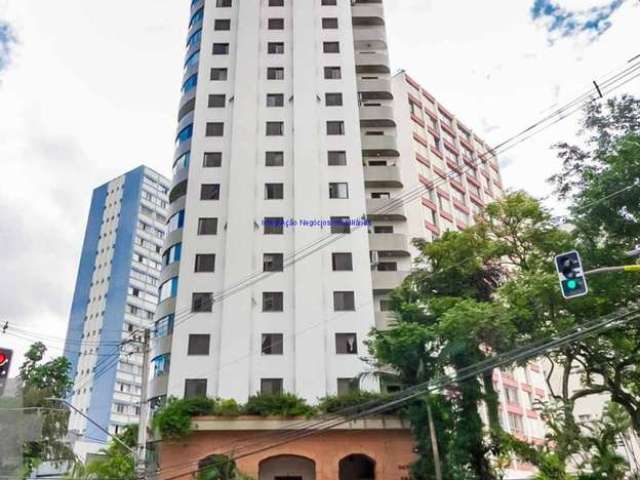 Apartamento 210m², 04 dormitórios (sendo 02 suítes), 03 banheiros e 04 vagas na garagem.   Condomínio com portaria, segurança 24hrs, piscina,