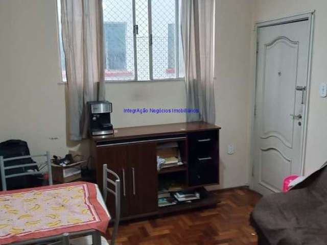 Apartamento 39m², 01 dormitório e 01 banheiro.  Condomínio com portaria.  Excelente localização á 6 minutos andando para a estação do metrô República;