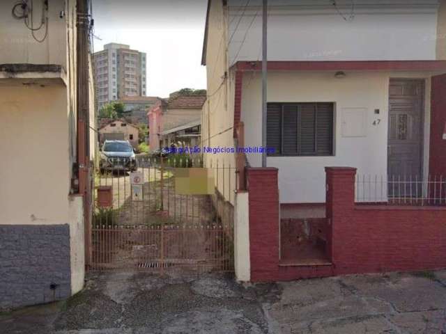 Terreno 970m².   Excelente localização á 8 minutos andando para o metro Lapa; Entre as Ruas John Harrison, Clemente Álves, Sheldon e Professor René.