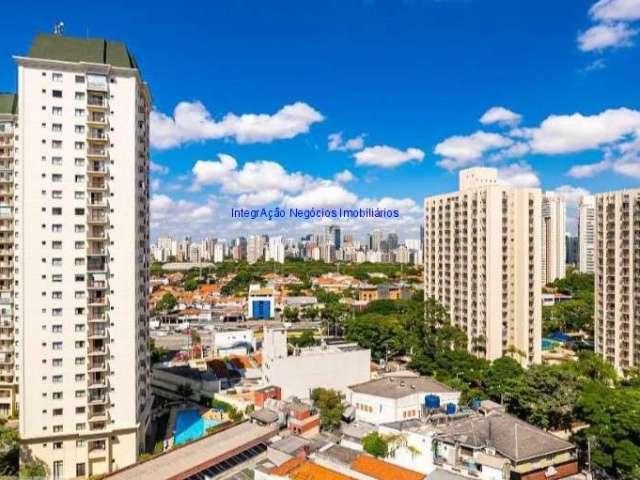 Apartamento 57m², 02 dormitórios, 01 banheiro e 01 vaga na garagem.   Condomínio com portaria 24hrs, piscina e churrasqueira.   Excelente localização