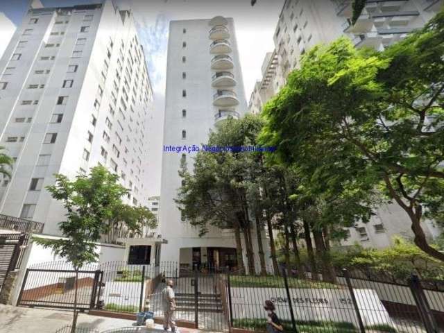 Apartamento 85m², 02 dormitórios (sendo 01 suíte), 02 banheiros e 01 vaga na garagem.  Condomínio com portaria 24hrs, piscina e salão de festa.