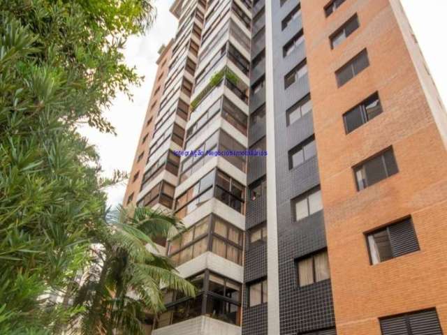 Apartamento 126m², 03 dormitórios (sendo suítes), 04 banheiros e 03 vagas na garagem.   Condomínio com portaria, segurança 24hrs.