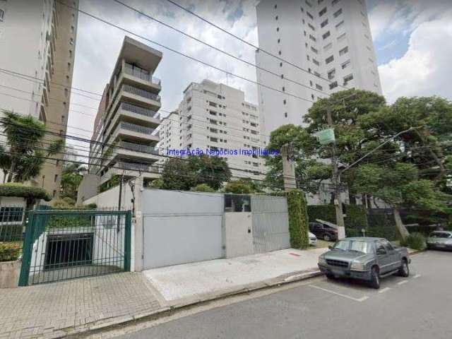 Apartamento Cobertura Duplex 609m², 02 dormitórios (sendo suítes), 03 banheiros e 06 vagas na garagem.   Condomínio com portaria 24hrs.