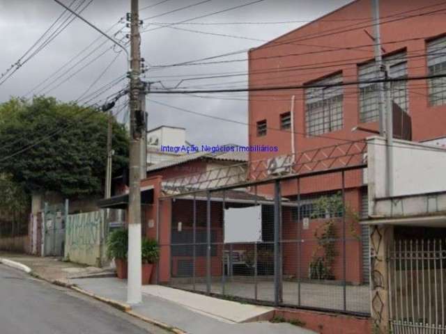 Galpão 400², com dois pavimentos, cada um possui 200m², 05 banheiros e 02 vagas na garagem.    Excelente localização