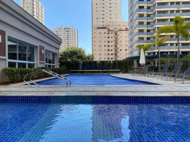 Apartamento 155m², 03 dormitórios (sendo suítes), 04 banheiros e 02 vagas na garagem.    Condomínio com portaria, segurança 24hrs, piscina.