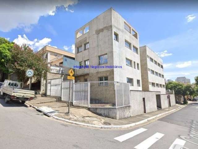 Prédio Comercial 984m², 10 banheiros e 12 vagas na garagem; Possui 4 pavimentos, cada pavimento com área construída de 225m², terreno mede 10 x 36,50m