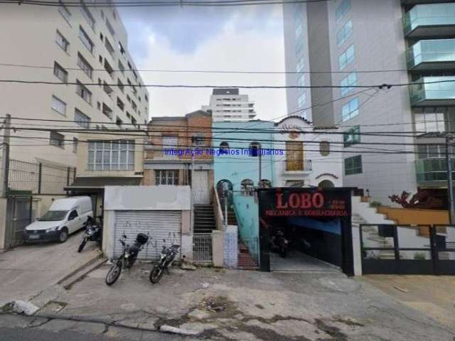 Sobrado Comercial 200m², 03 salas, 03 banheiros e 01 vaga na garagem.   Excelente localização entre as Ruas dos Bombeiros, Manoel da Nobrega e Tutóia;