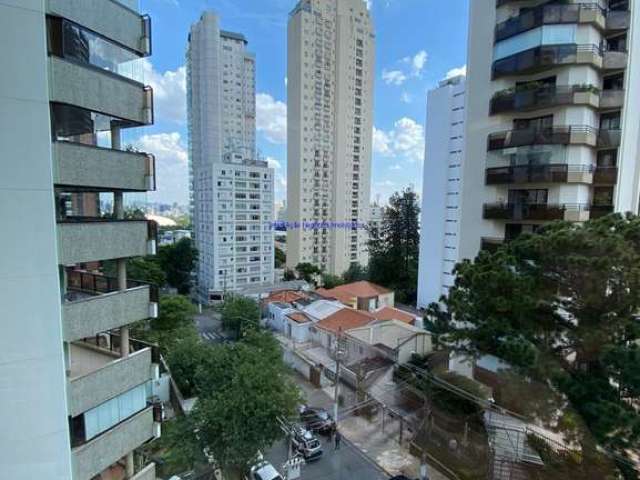 Apartamento 154.85m², 03 dormitórios (sendo suítes), 05 banheiros e 03 vagas na garagem.  Condomínio com portaria, segurança 24hrs, salão de festa.