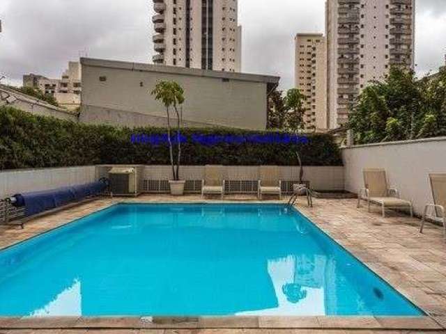 Apartamento 153m², 03 dormitórios (sendo 01 suíte), 04 banheiros e 02 vagas na garagem.  Condomínio com portaria, segurança 24hrs, piscina