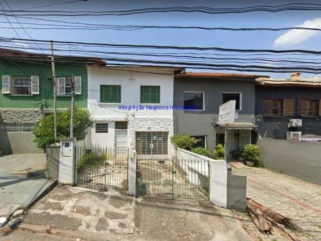 Sobrado Residencial 140m², Terreo: 01 edicula, 02 salas, 02 banheiros e 02 vagas na garagem; 1° andar; 02 dormitórios e 01 banheiro.