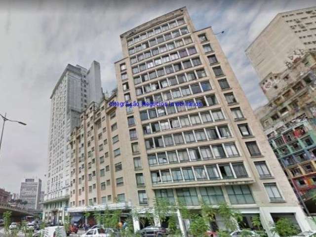 Apartamento 118m², 02 dormitórios  e 02 banheiros.   Condomínio com portaria, segurança 24hrs.  Excelente localização á 1 minuto andando da estação