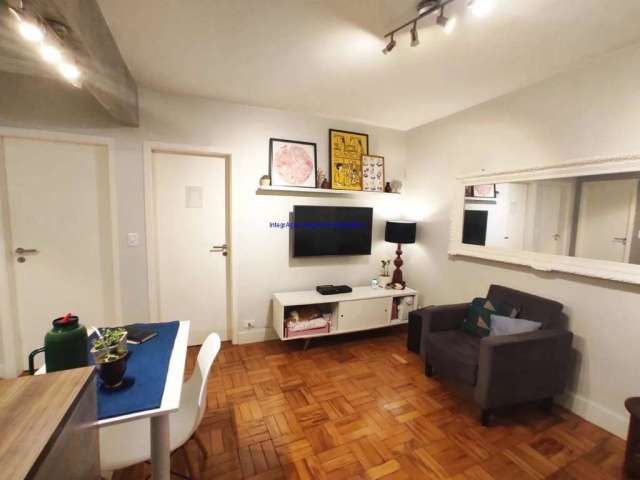 Apartamento 50m², 02  dormitórios e  01 banheiro.  Condomínio com portaria 24hrs, salão de festa e churrasqueira.  Excelente localização.