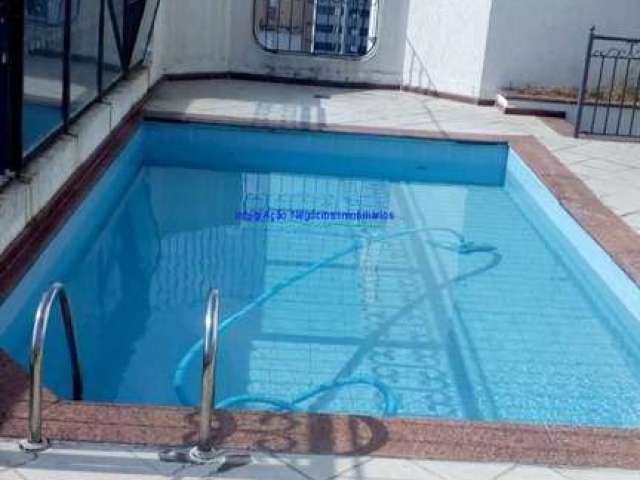 Apartamento Cobertura 660m², 04 dormitórios (sendo 02 suítes), 03 banheiros e 05 vagas na garagem.  Condomínio com portaria, segurança 24hrs, piscina