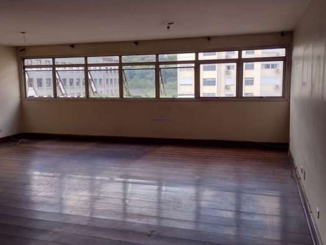 Apartamento 182m², 04 dormitórios (sendo 01 suíte), 03 banheiros e 01 vaga na garagem.  Condomínio com portaria, segurança 24hrs e salão de festa.