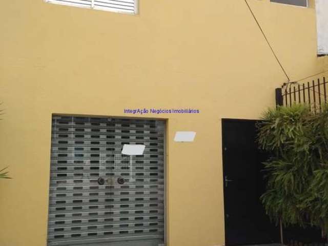 Casa Comercial 400m²,  Frente: 07 salas, 03 banheiros, 01 cozinha, corredor lateral coberto e 02 vagas na garagem; Fundos: 10 salas, 04 banheiros,