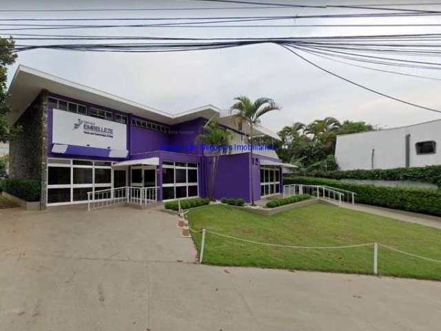 Sobrado Comercial 683m², 10 salas, 03 banheiros e 05 vagas na garagem.    Excelente localização entre as Ruas Ferdinando  Laboriau