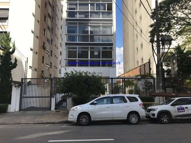 Apartamento 190m², 03 dormitórios (sendo 01 suíte), 04 banheiros e 02 vagas na garagem.  Condomínio com portaria 24hrs, salão de festa, salão gourmet,