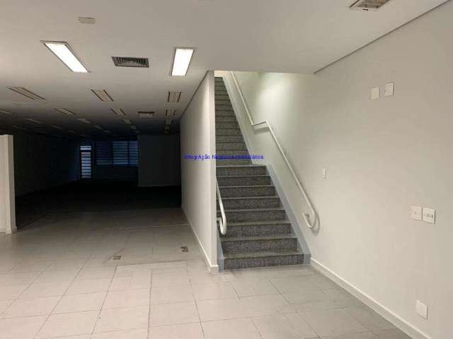 Loja 557m², 03 banheiros.  Excelente localização á 5 minutos andando para a estação do metrô República; Entre a Rua do Boticário, Largo do Paissandu