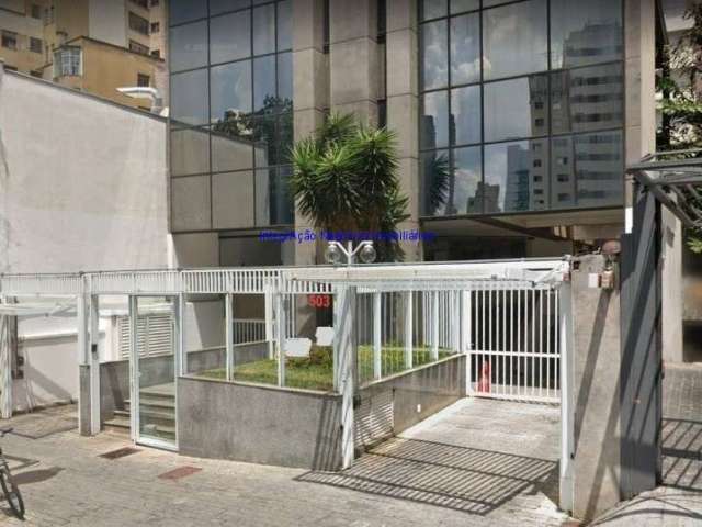 Conjunto Comercial 72m², 02 banheiros e 02 vagas na garagem.  Condomínio com recepção e segurança 24hrs.  Excelente localização